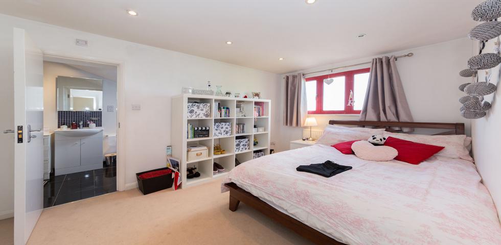 			FANTASTIC LOCATION , 3 Bedroom, 1 bath, 1 reception Apartment			 Iverson Road, WEST HAMPSTEAD